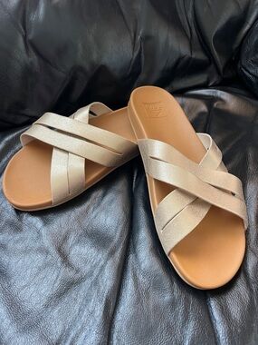 Like new Reef Women's Champagne Metallic Crisscross Slide Sandals
